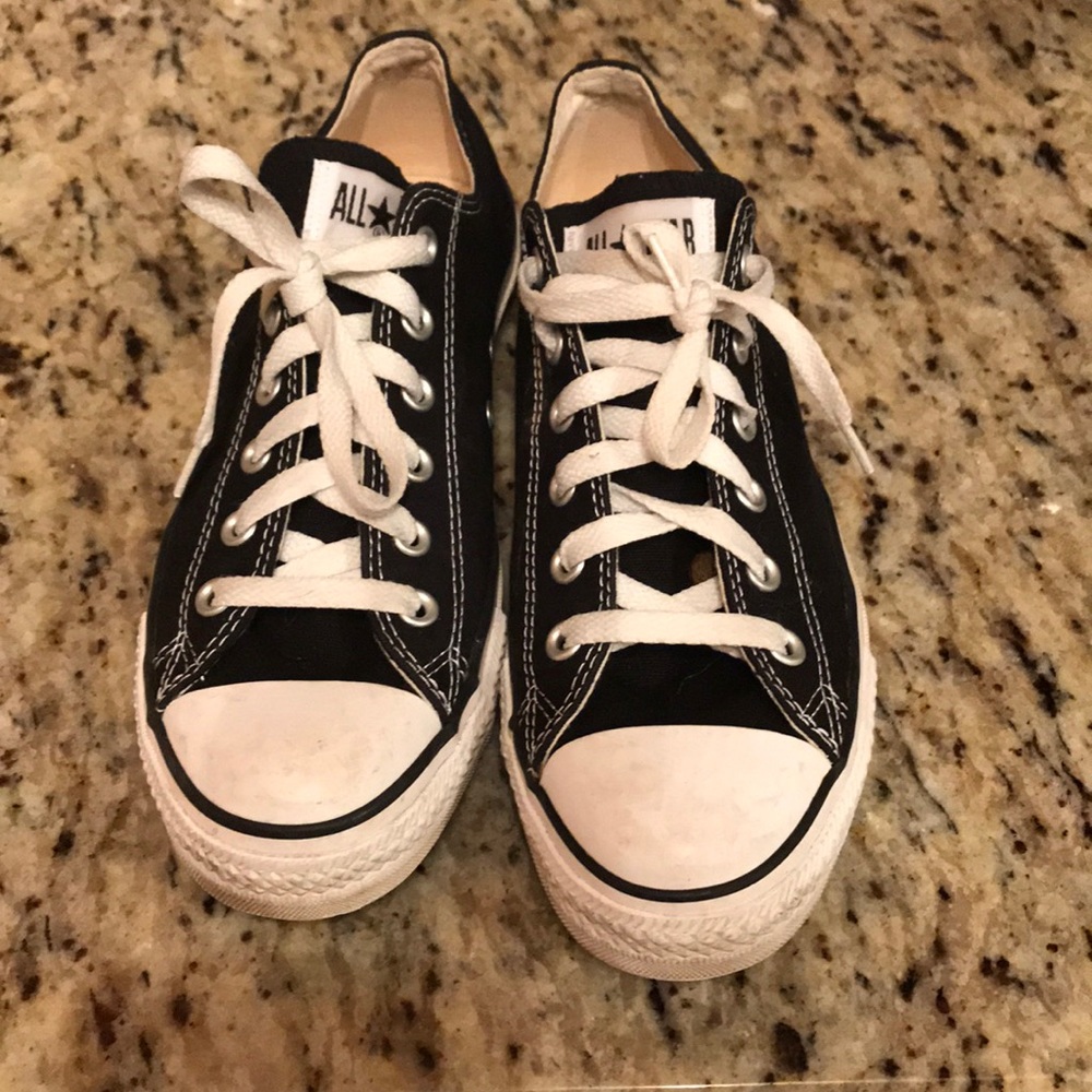 Converse black low
